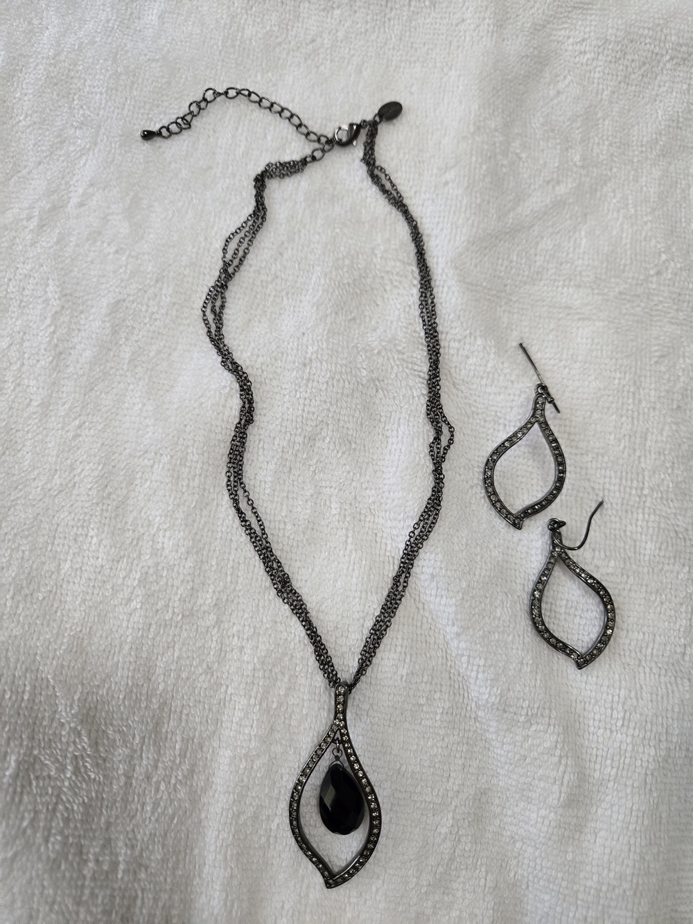 Lia Sophia Black Teardrop Pendant Necklace with Matching Earrings